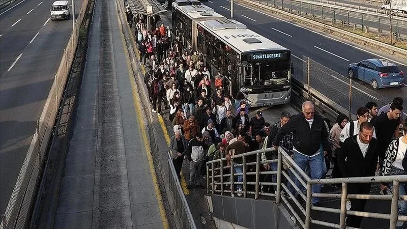 istanbulda-cumhurbaskanligi-turkiye-bisiklet-turu-ve-yari-maraton-iste-trafige-kapatilan-yollar-ve-alternatif-1714281990293.jpeg Cumhurbaşkanlığı Bisiklet Turu'nda madalyalar sahiplerini buldu! Bakan Bak bizzat taktı... "Türkiye’nin turizm bölgelerini tanıtıyoruz"-11