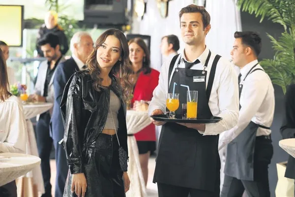 Ümit Besen’i duygulandıran sürpriz! Sahnede gözyaşlarına hakim olamadı