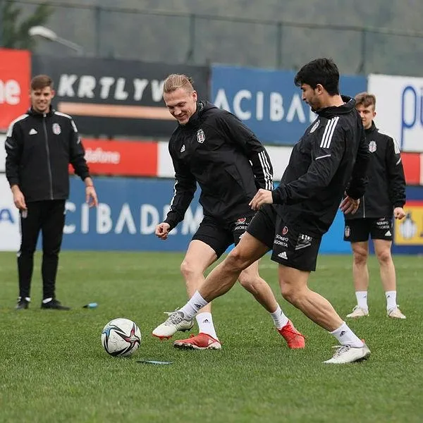 trabzonsporun-yeni-firtinasi-tymoteusz-puchaczin-scout-ekibinin-verdigi-raporun-satir-baslarina-takvim-ulasti-1641679622941.jpeg Trabzonspor'un yeni fırtınası Tymoteusz Puchacz'ın scout ekibinin verdiği raporun satır başlarına Takvim ulaştı!-6