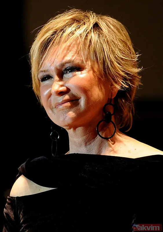 Sessiz sedasız gömülen Yeşilçam yıldızı Filiz Akın'ın mezarında dikkat çeken detay! O ismin yanına defnedildi - 2