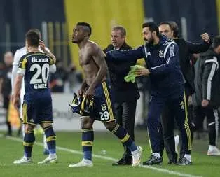 Emenike stadı terk etti