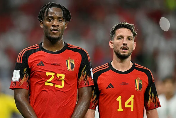 Son dakika Galatasaray haberleri... Sarı - kırmızılı yönetim Juan ve Mertens hakkındaki kararını verdi-4