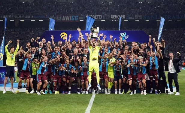 1659224518804.jpeg Trabzon Olimpiyat Stadı'ndaki kupa koleksiyonuna bir yenisini daha ekledi! Avcı ise 1.5 yılda 3 kupa kazandı-8