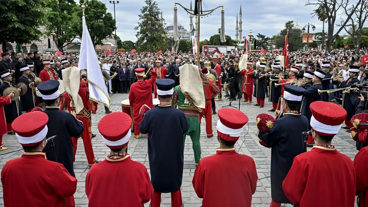 İstanbul'un Fethinin 573. Yıl Dönümünde Yenikapı'da 1453 Dronla Işık Gösterisi Düzenlendi
