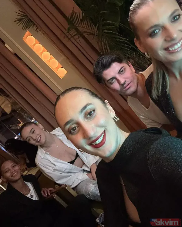 Filenin Sultanları partide! Cansu Özbay'ın doğum gününe Zehra Güneş'in dekoltesi damgasını vurdu "Napıyorsun Zehra" - 8