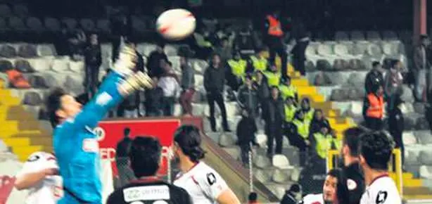 Gakkoşlar kupaya 4 golle veda etti