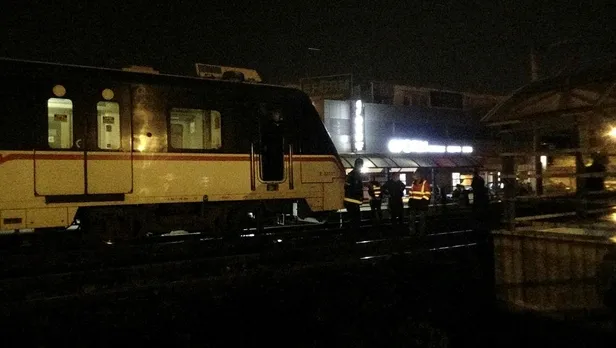 SON DAKİKA: İzmir'de gece yarısı korkunç son: İZBAN treninin çarptığı kişi hayatını kaybetti-3