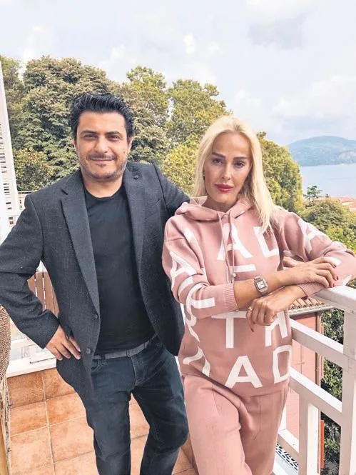 safak-sezer-izzet-yildizhanin-sahnesinde-uzun-hava-okudu-1632082365404.jpeg Şafak Sezer İzzet Yıldızhan'ın sahnesinde uzun hava okudu (Magazin haberleri)-7