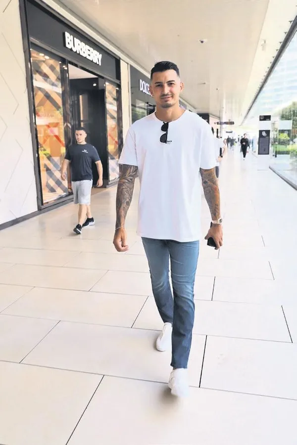 dogum-gunu-surprizi-unlu-abdli-sarkici-dante-thomas-arkadasi-icin-sahne-aldi-1688846145264.jpeg Doğum günü sürprizi! Ünlü ABD’li şarkıcı Dante Thomas arkadaşı Muhammed Gömük için sahne aldı-13