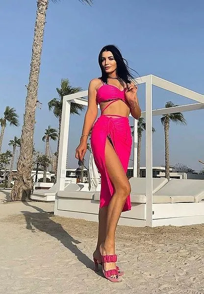 aleyna-tilkiyi-golgede-birakan-annesi-havva-oztele-tepkiler-dinmiyor-bergenin-anisina-1647716079689.jpeg Aleyna Tilki'yi gölgede bırakan annesi Havva Öztel'e tepkiler dinmiyor! Bergen'in anısına...-4