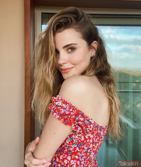 Ezgi Eyüboğlu vücudunu saran leopar desenli üstüyle sosyal medyayı salladı! Deri montuyla poz verdi bacak dekoltesi çok konuşuldu - 5