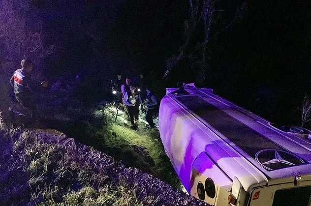 Son dakika: Turistleri taşıtan minibüs Nemrut Dağı’nda kaza yaptı: 12 yaralı