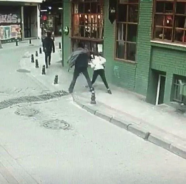Kadıköy'de 17 yaşındaki kıza yumrukla saldırın Anıl Koray Gürbulak yakalama kararı çıkarıldı-3