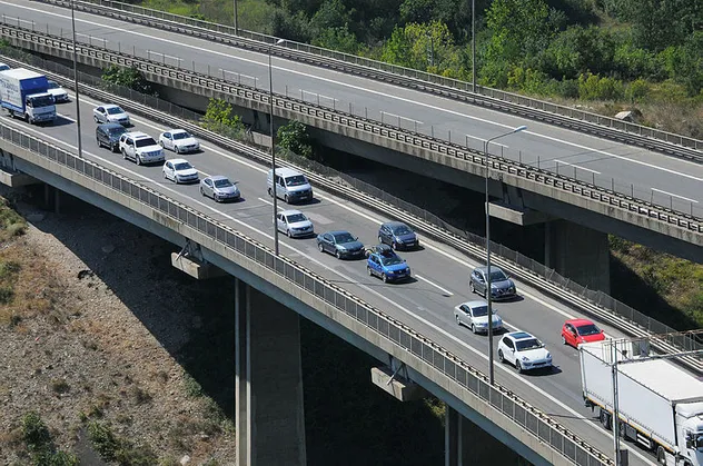 TEM'de bayram yoğunluğu! Trafik başladı