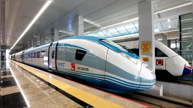 tam-kapanmada-hizli-tren-calisiyor-mu-29-nisan-17-mayis-hizli-tren-kullanilabilecek-mi-toplu-tasima-saatleri-degisti-mi-1619601636538.jpg