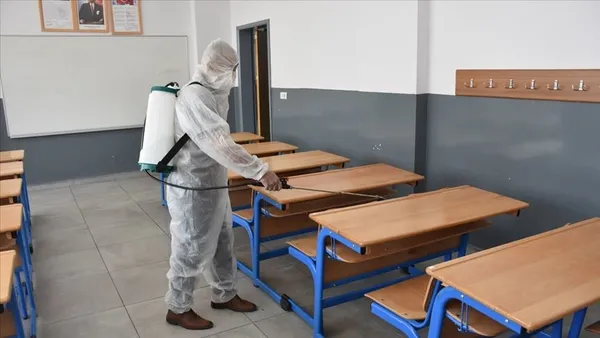 son-dakika-okulda-korona-cikarsa-ne-olacak-covid-19-temasli-takibi-rehberi-guncellendi-5-gun-test-verecek-1633243791122.jpg SON DAKİKA: Okulda korona çıkarsa ne olacak? Covid-19 Temaslı Takibi Rehberi güncellendi! 5. gün test verecek-5