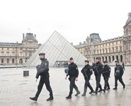 Paris’te müzeye terör saldırısı