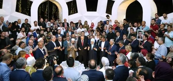 15 TEMMUZ ŞEHİTLER KÖPRÜSÜ'NDE MİLLİ BİRLİK YÜRÜŞÜ