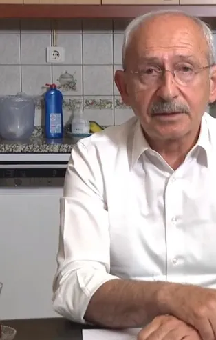 Kemal Kılıçdaroğlu yine mutfak mizanseni yaparak boş vaatlerde bulundu! Vatandaşlara 'araba almayın' çağrısı yaptı! "Önce verdiğiniz sözleri tutun"