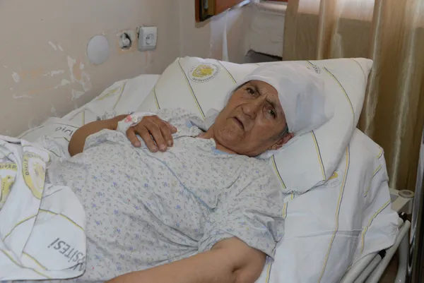 diyarbakirda-72-yasindaki-kadin-korona-nedeniyle-15-yil-hastaneye-gitmedi-uylugundaki-5-kiloya-ulasan-tumor-ameliyatla-alindi-1624006132173.jpg Diyarbakır'da 72 yaşındaki kadın korona nedeniyle 1,5 yıl hastaneye gitmedi! Uyluğundaki 5 kiloya ulaşan tümör ameliyatla alındı-6