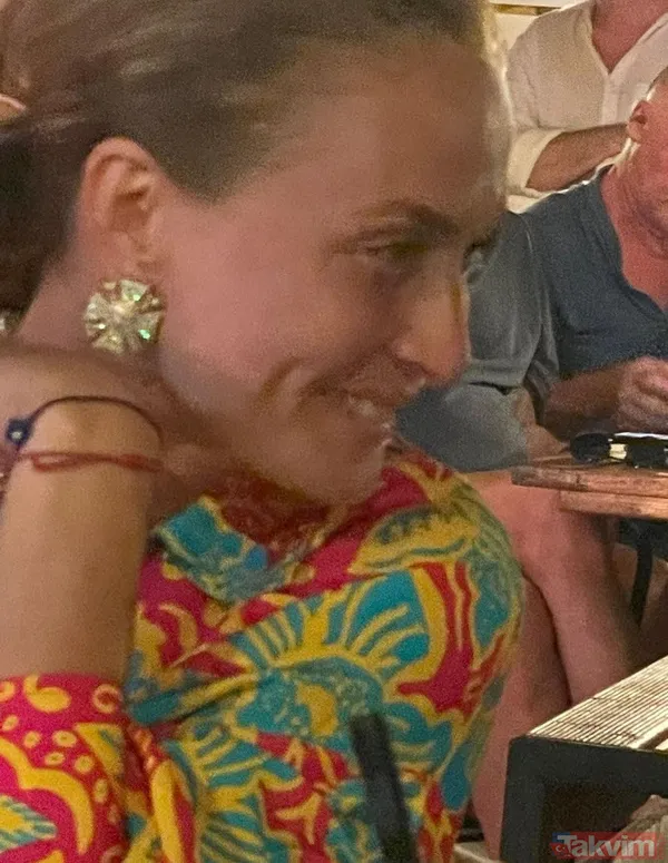 Ceyda Düvenci de modaya uydu "Kime mi bakıyorum?" Bülent Şakrak'la 8 yıllık evliliği tek celsede bitmişti bu kez mayolu pozlarıyla... - 10