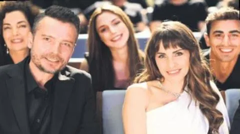 seray-kaya-berk-oktay-ile-basrolunu-paylastigi-dizi-hakkinda-konustu-her-sey-yolunda-1685481954179.jpeg Seray Kaya Berk Oktay ile başrolünü paylaştığı dizi hakkında konuştu: Her şey yolunda...-13