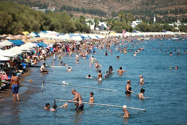 ic-piyasaya-3-milyonluk-tatilci-dopingi-kurban-bayraminda-oteller-doldu-tasti-1658161448303.jpg İç piyasaya 3 milyonluk tatilci dopingi! Kurban Bayramında oteller doldu taştı-5