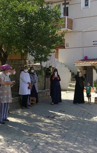 Mahalleliyi korku sardı! Her taşın altından çıkıyorlar