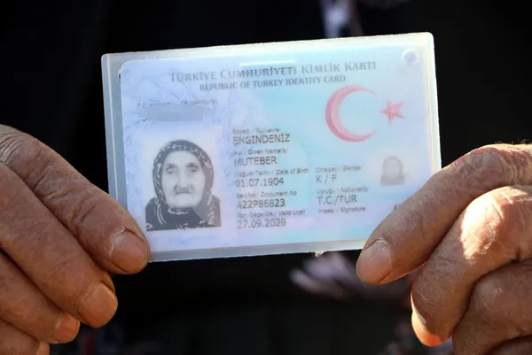 hakkarili-117-yasindaki-muteber-engindeniz-1923u-anlatti-cumhuriyetin-ilaninda-koyde-halay-cektik-1635414384278.jpg Hakkarili 117 yaşındaki Muteber Engindeniz 1923'ü anlattı: Cumhuriyet'in ilanında köyde halay çektik-4