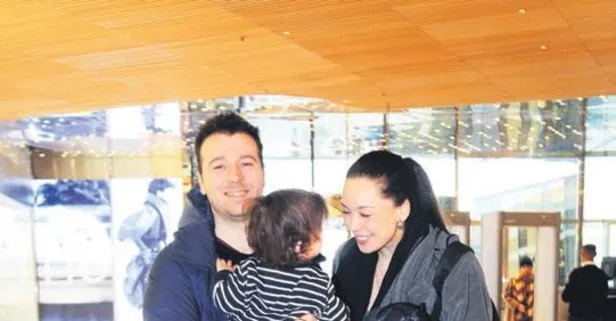 Azra Akın ve Atakan Koru oğulları Demir için alışveriş yaptı