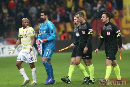Medipol Başakşehir - Fenerbahçe karşılamasında Volkan Demirel taraftarları çıldırttı!
