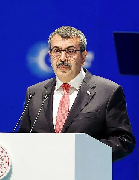 milli-egitim-bakani-yusuf-tekin-acikladi-sinif-gecmede-yeni-duzenleme-turkce-dersi-icin-baraj-geldi-1695450017599.jpeg Milli Eğitim Bakanı Yusuf Tekin açıkladı! Sınıf geçmede yeni düzenleme: Türkçe dersi için baraj geldi! Uzman öğretmenlik için yeni formül...-3