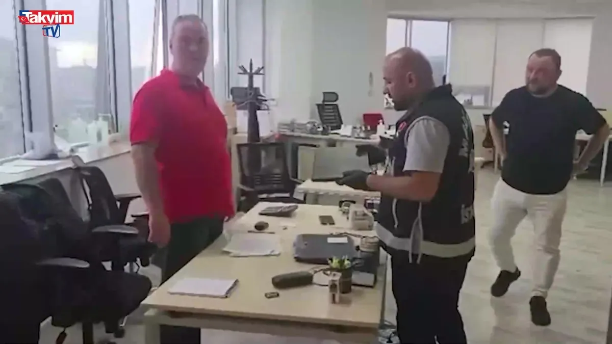 Alihan Kuriş örgütüne baskın anları! Cephanelik ve deste deste döviz çıktı
