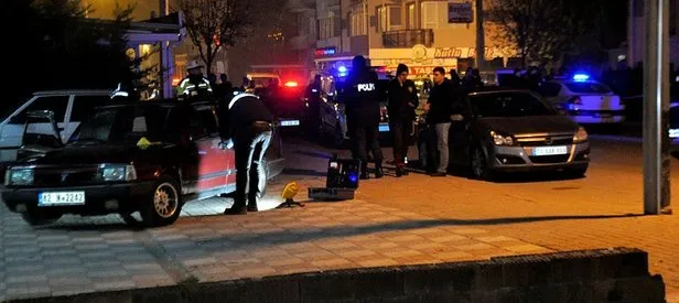 Boğazını keserek öldürdüğü arkadaşını sokak sokak gezdirdi