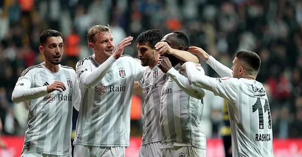 Kartlar havada uçuşuyor