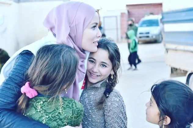 Gamze Özçelik'ten corona virüsü bağışı! Zorluk çeken ailelere yine yardım eli uzattı