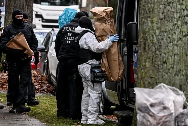 almanyada-darbe-operasyonundan-yeni-detaylar-gerekirse-silah-zoruyla-olumler-olacak-1670496426779.jpg Almanya'da darbe operasyonundan yeni detaylar! Gerekirse silah zoruyla: Ölümler olacak-9