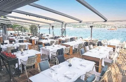 sosyetenin-guzeli-kollari-sivadi-barinak-yaptiriyor-1720987189894.jpeg Sosyetenin güzeli kolları sıvadı: Barınak yaptırıyor!-3