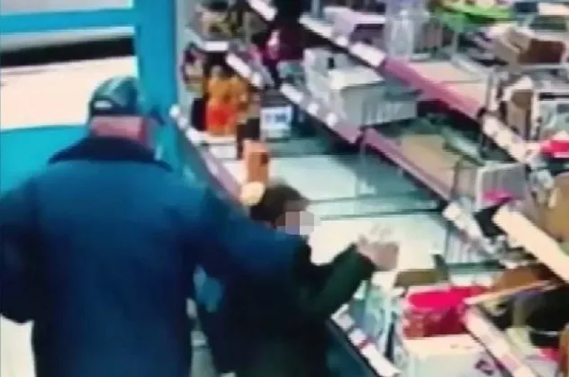 Ankara'da mide bulandıran olay! Markette 10 yaşındaki kız çocuğuna taciz anı kamerada