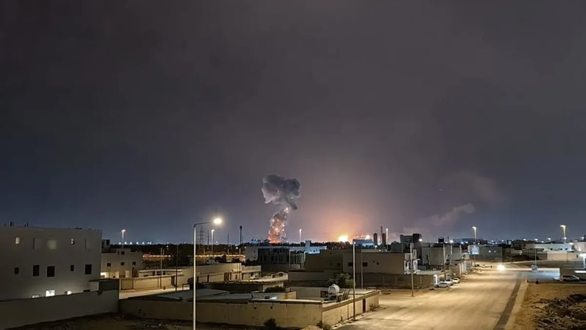 Körfez hattı diken üstünde! Suudi Arabistan İHA'ları engelledi füzeleri tutamadı | BAE alarma geçti Katar'da helikopter düştü