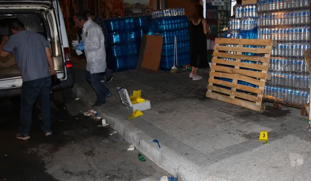 Son dakika: Gaziosmanpaşa'da silahlı saldırganlar dehşet saçtı! Saldırganlar bir marketi kurşuna dizdi-3