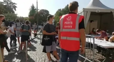 pariste-kovid-19-test-merkezi-onunde-yuzlerce-metrelik-kuyruk-1600261227911.jpeg Fransa'nın göbeğinde Kovid-19 test merkezi önünde yüzlerce metrelik kuyruk oluştu!-1