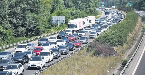Kurban Bayramı dönüşü yollarda yoğun trafik: İstanbul ve çevresinde kilometrelerce kuyruk oluştu