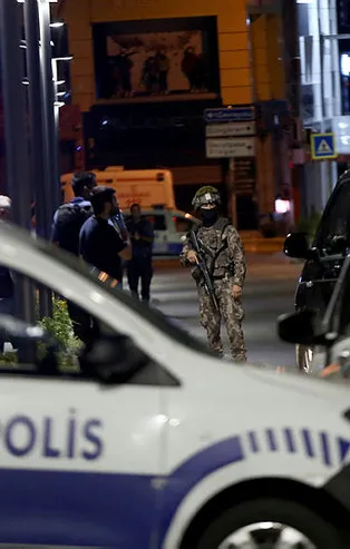 İstanbul'da lüks AVM'ye ateş açan zanlılar gözaltında