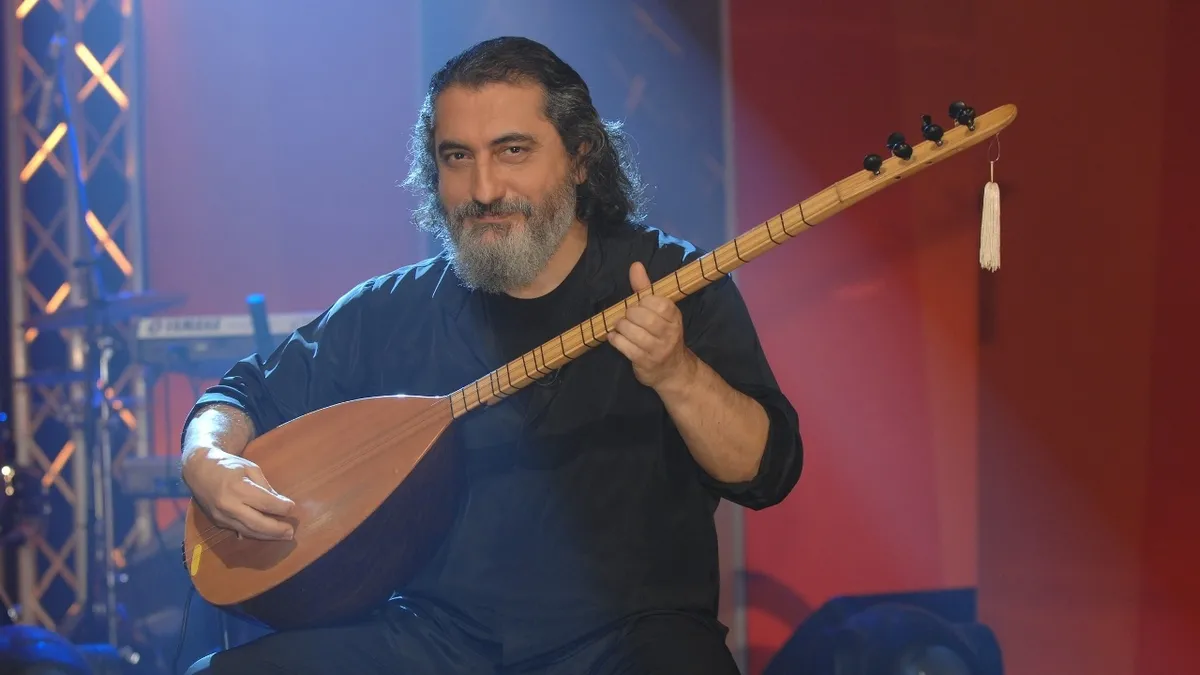soner-olgunun-sevenlerini-yasa-bogan-haber-pankreas-kanseriyle-mucadele-eden-usta-muzisyen-entube-edildi-1791363903808.jpg Soner Olgun'un sevenlerini üzen haber! Pankreas kanseriyle mücadele eden usta müzisyen entübe edildi-3