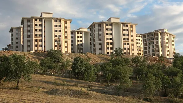 ayda-390-tl-taksitle-ev-tokiden-11-sehirde-cekilissiz-kurasiz-ev-firsati-toki-ev-basvurusu-nasil-yapilir-1598529491041.jpg Ayda 390 TL taksitle ev… TOKİ’den 11 şehirde çekilişsiz kurasız ev fırsatı! TOKİ ev başvurusu nasıl yapılır?-3