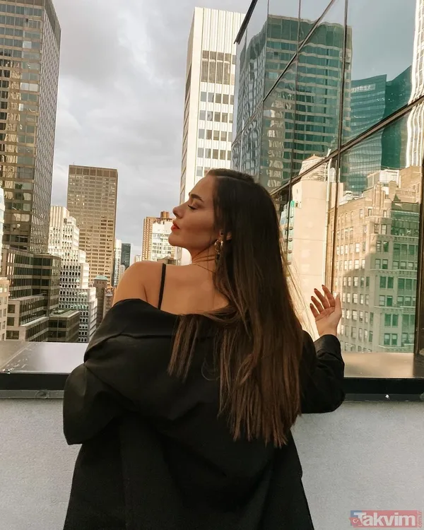 Bensu Soral New York’ta şov yaptı! Ceketini kollarını indirip derin göğüs dekoltesiyle boy gösterdi sosyal medyayı yaktı kavurdu - 7