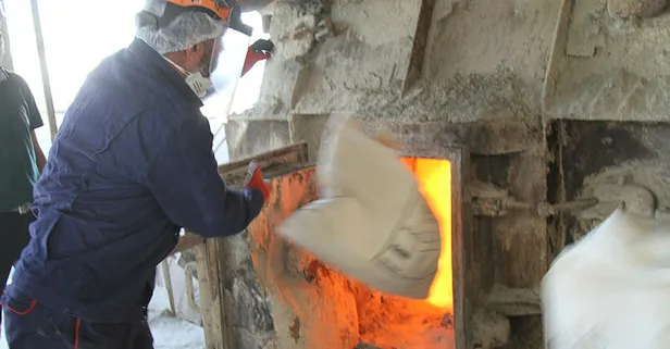 Van'da 5 ton uyuşturucu ile 5 bin 978 tablet uyuşturucu hapı fabrika kazanında imha edildi