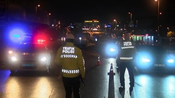 Son dakika: Sokağa çıkma kısıtlamasının uygulandığı ilk gece sıkı denetim! Polis tek tek durdurdu-2