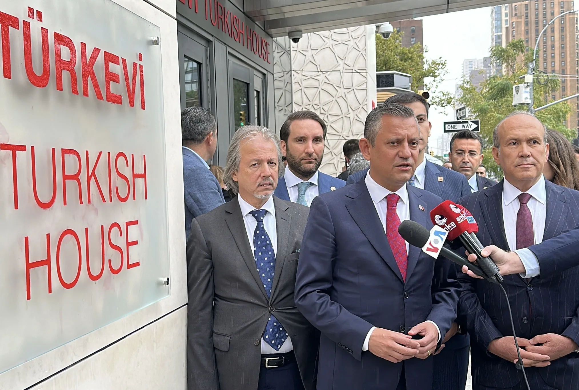 Özel Türkevi’ni ziyaret etti: Gurur kaynağı